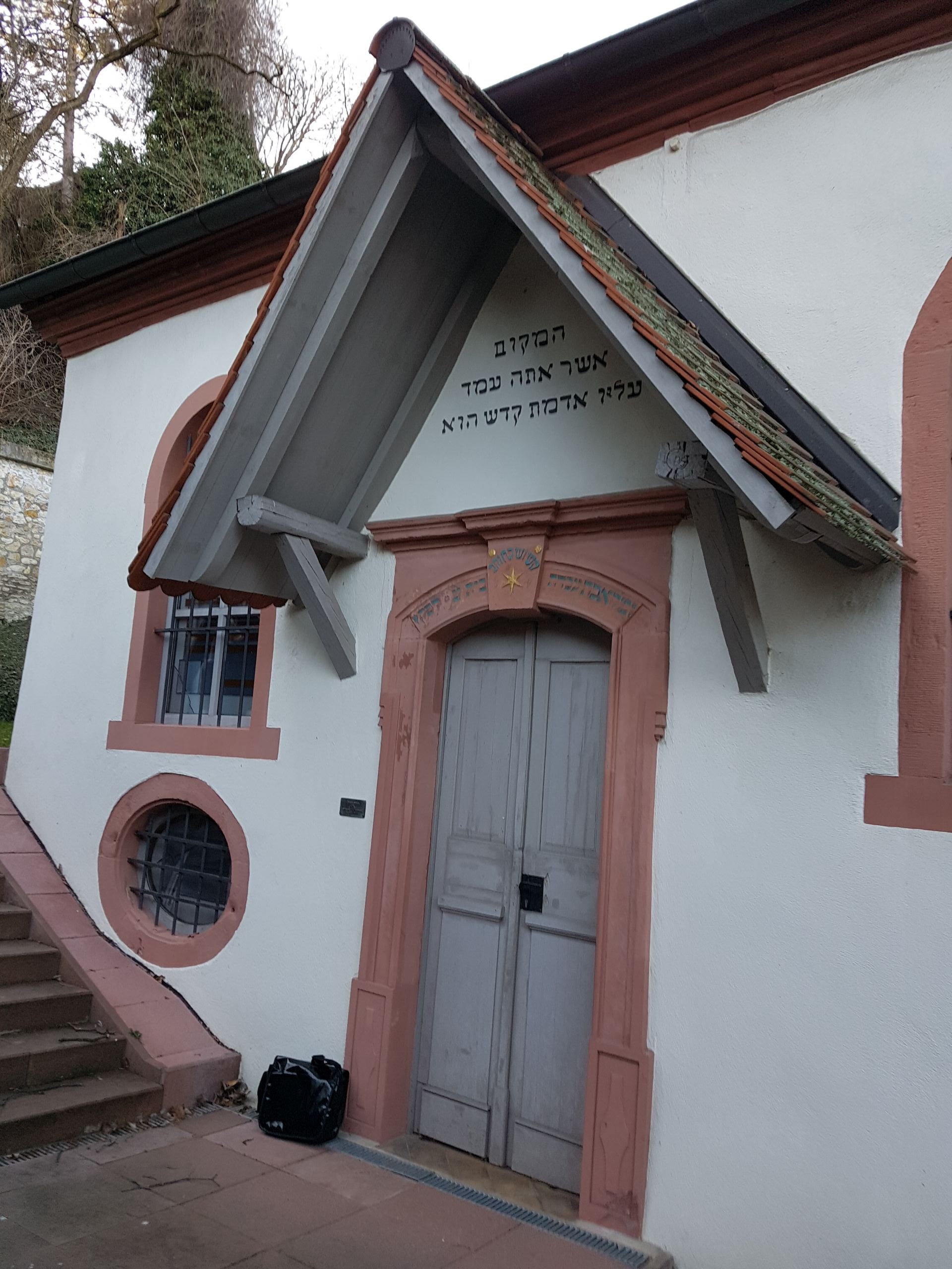1weisenauer Synagoge aussenansicht Eingang